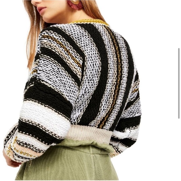 Free People Cropped Sweater Show Me Love Size Medium - Picture 2 of 8